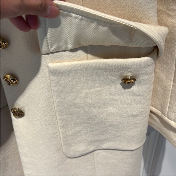 AUTHENTIC LOUIS VUITTON CASHMERE AND SILK COAT… CREAM COLORED. - Picture 7 of 9